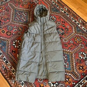 Size L women’s long down vest H&M